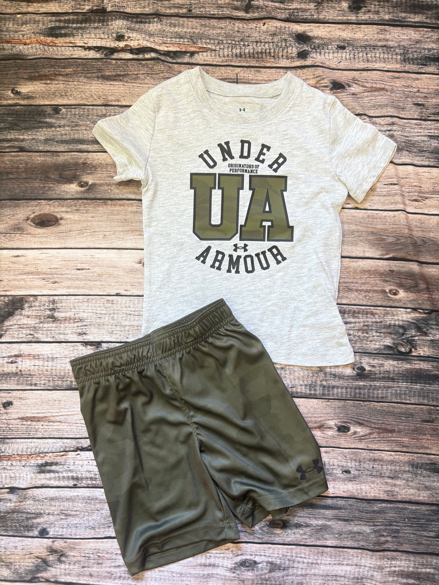 Under Armour Boys Grey/Green Camo Outfit