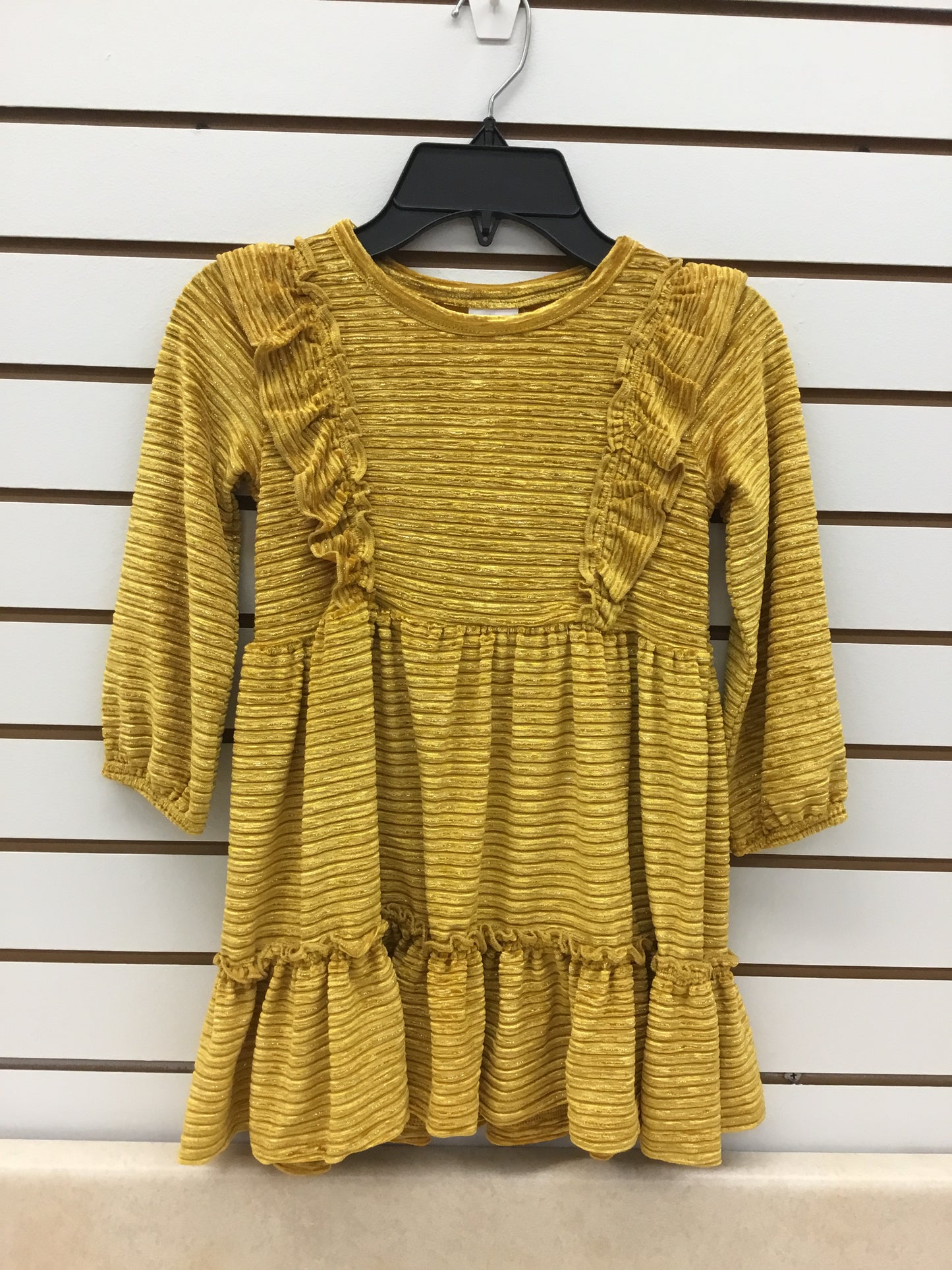 Yellow/gold dress