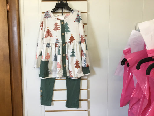 Tree outfit