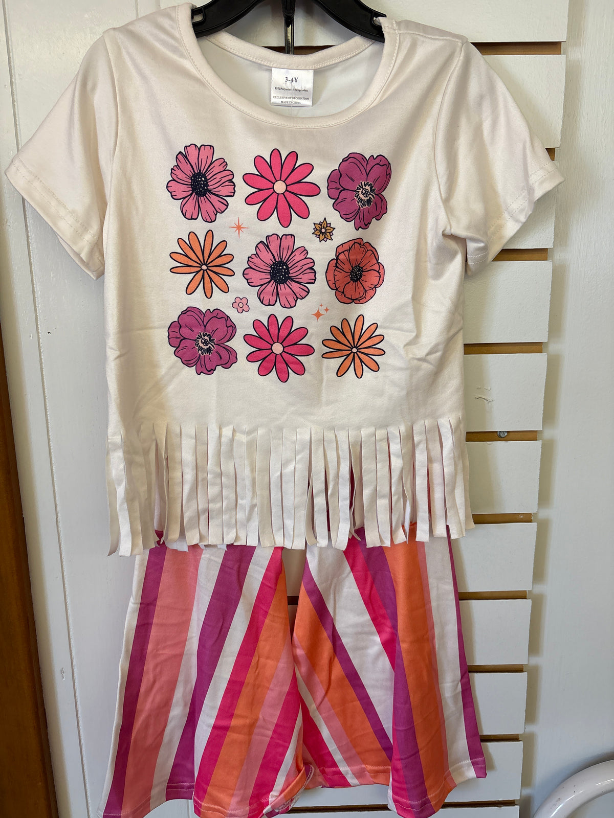 Flower outfit with bell bottom pants ￼