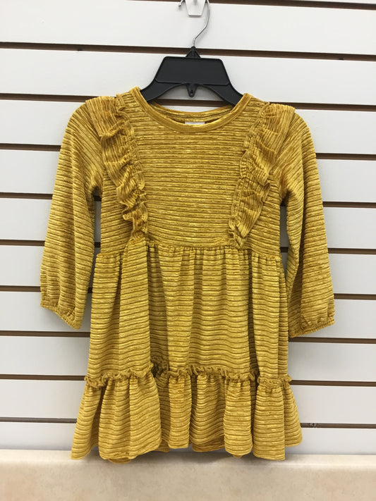 Yellow/gold dress